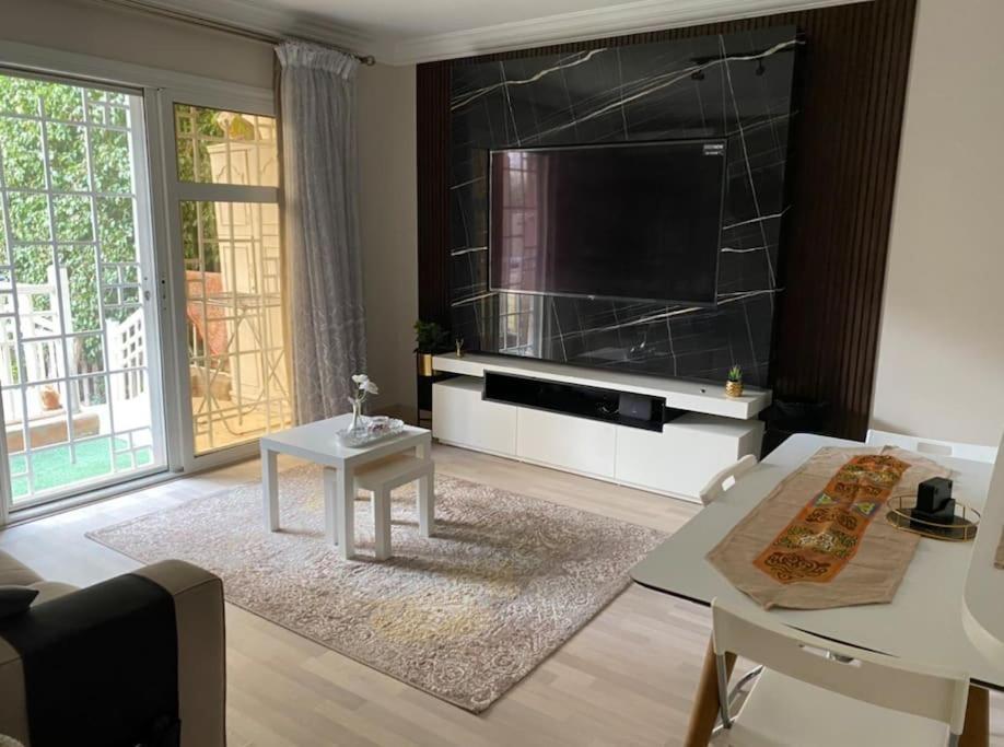 Ultra Modern & Super Cozy Wz A Private Garden Apartment